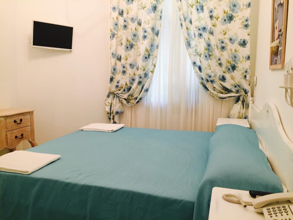 Hotel La Scogliera Bordighera Δωμάτιο φωτογραφία