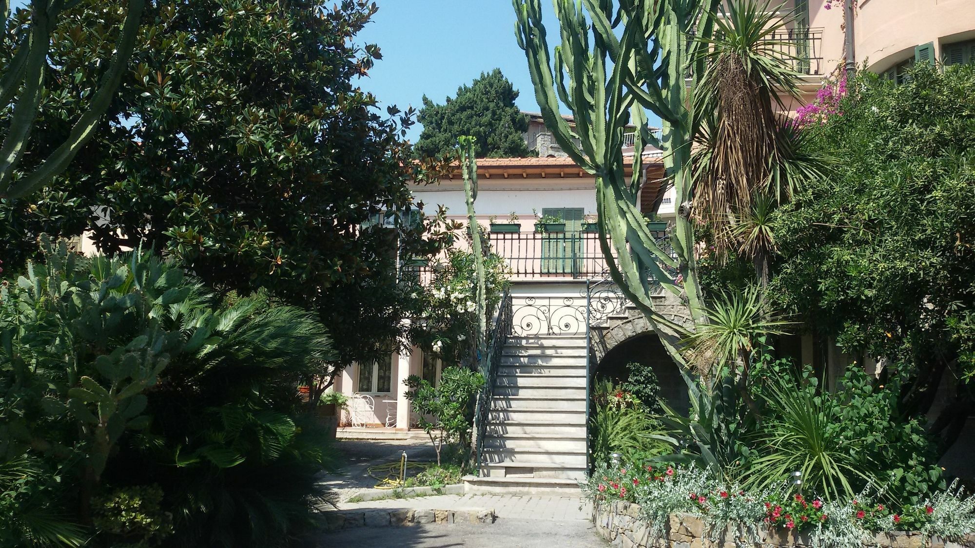 Hotel La Scogliera Bordighera Εξωτερικό φωτογραφία