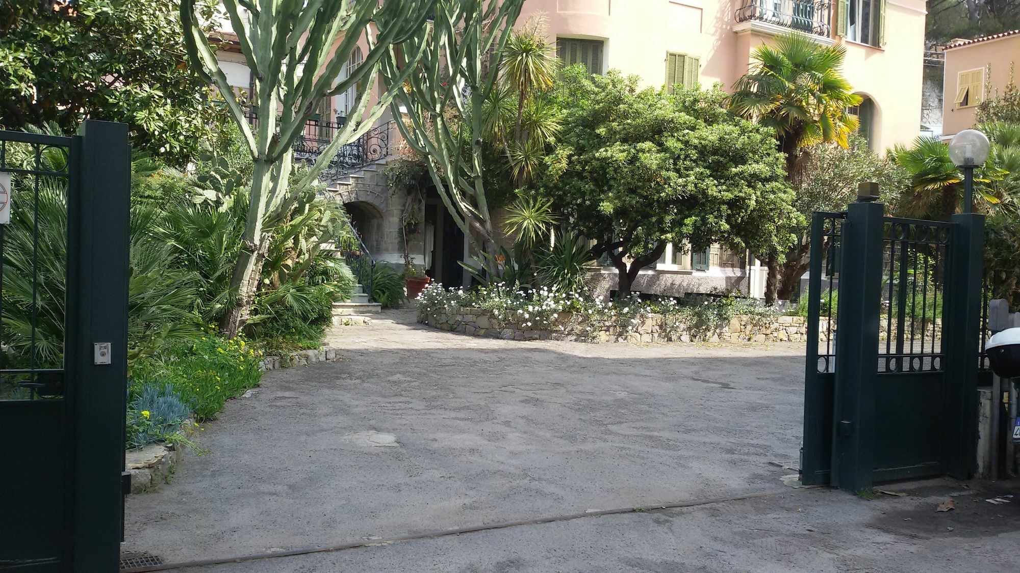 Hotel La Scogliera Bordighera Εξωτερικό φωτογραφία